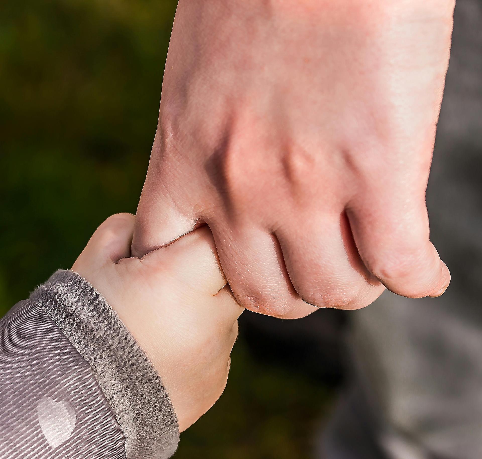 2 mains enfants adulte v2 1