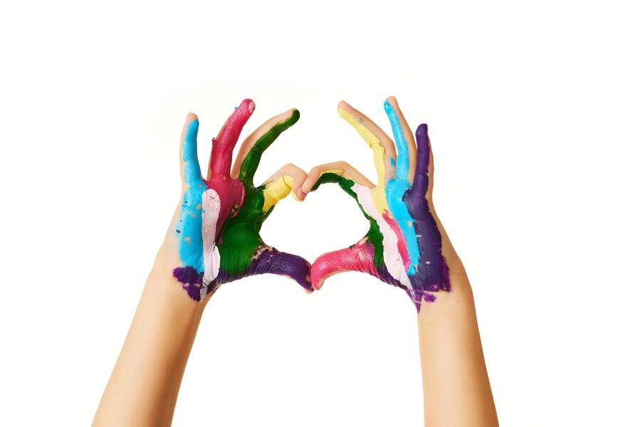 Main coeur peinture